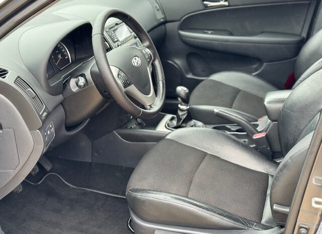 
								HYUNDAI I30 KOMBI 1,6 diesel 90 KM 2011 ROK full									