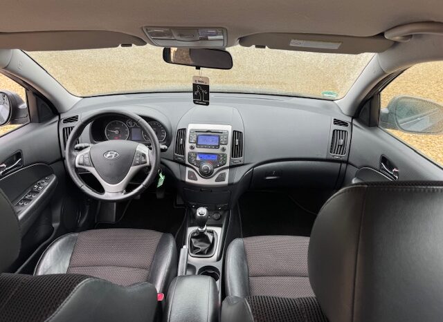 
								HYUNDAI I30 KOMBI 1,6 diesel 90 KM 2011 ROK full									