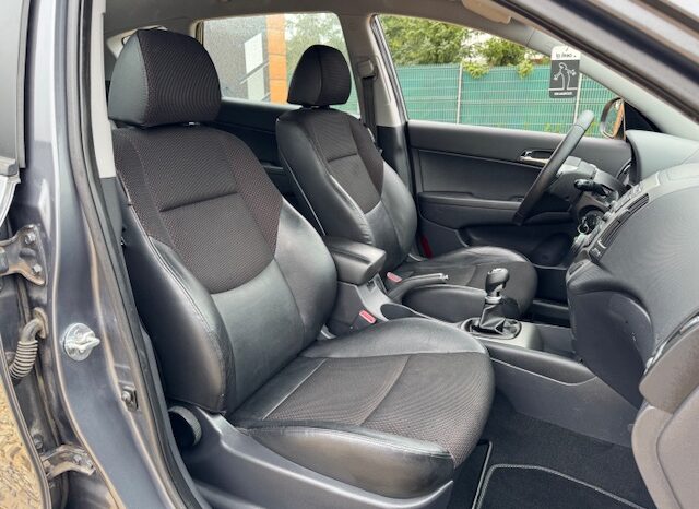 
								HYUNDAI I30 KOMBI 1,6 diesel 90 KM 2011 ROK full									