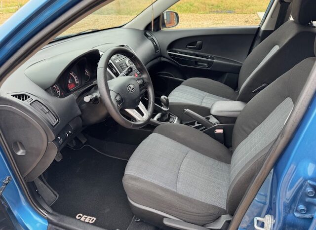 
								Kia Ceed Combi 1,4i 90 KM. 2011 rok full									