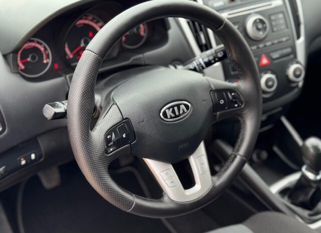 
								Kia Ceed Combi 1,4i 90 KM. 2011 rok full									