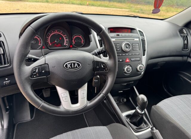 
								Kia Ceed Combi 1,4i 90 KM. 2011 rok full									