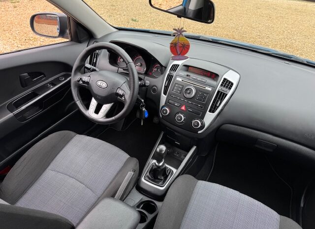 
								Kia Ceed Combi 1,4i 90 KM. 2011 rok full									