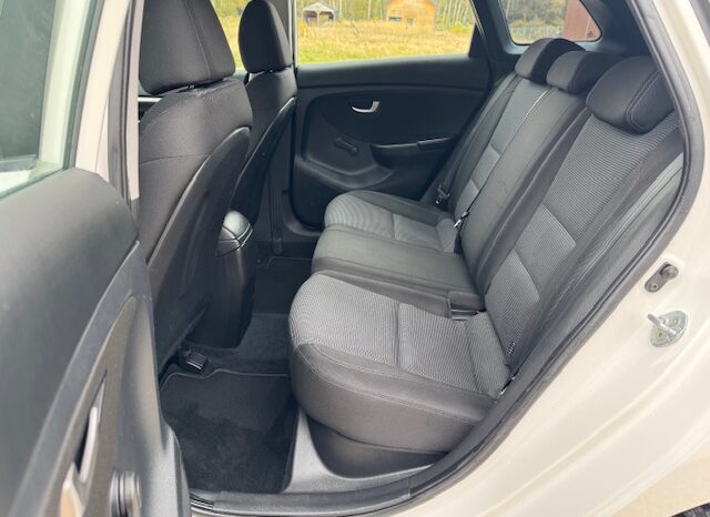 
								HYUNDAI i30 kombi 1,6 CRDI, 110 KM, 2014 rok full									